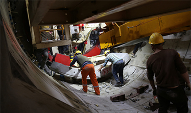 “锦帆号”盾构机正式开钻